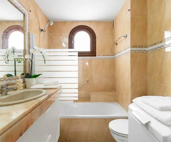 Daruma Costa Teguise